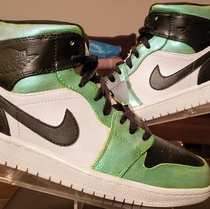Custom Retro "Lucky Leprechaun" Jordan 1